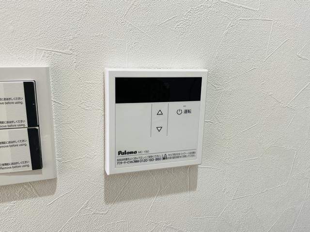 ����21