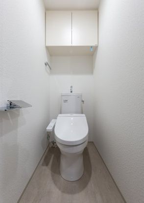 ����4