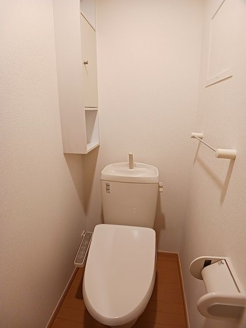 ����8