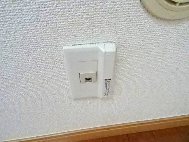 ����12
