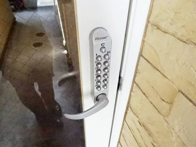 ����13
