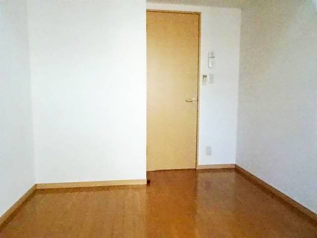 ����20