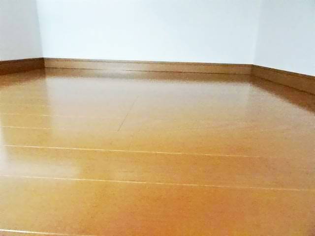 ����3