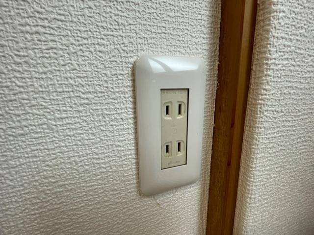 ����17