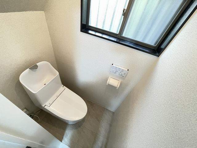 ����4