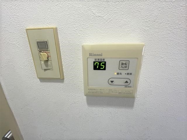 ����16