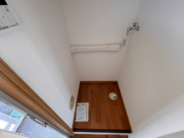 ����12