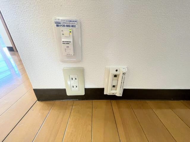 ����16