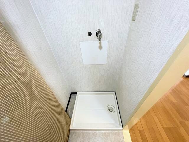 ����17