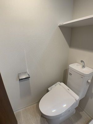 ����4