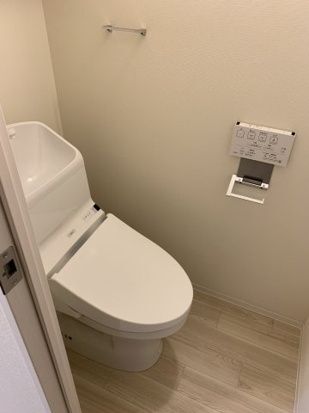 ����4