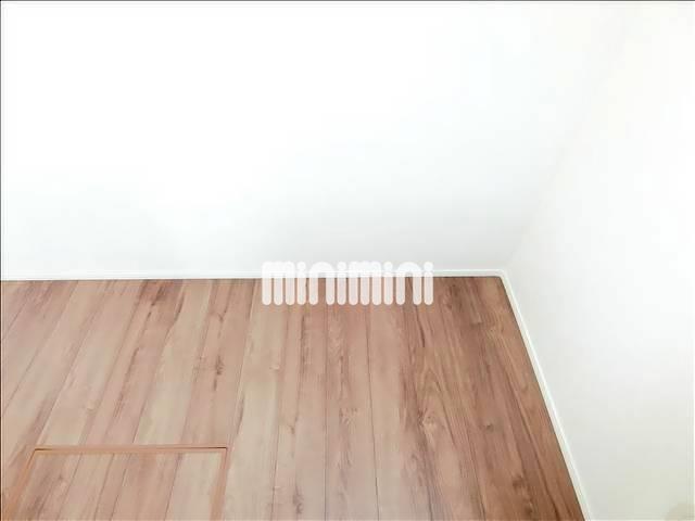 ����17