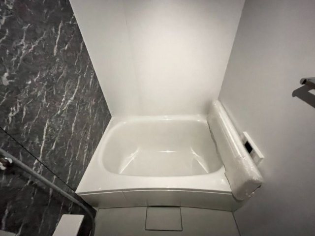 ����15