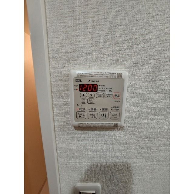 ����9
