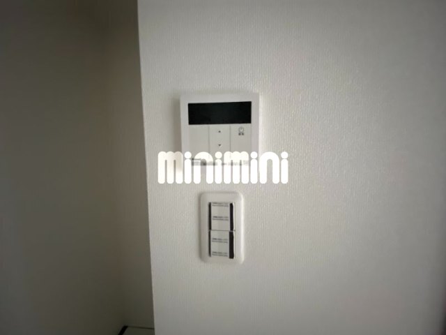 ����16