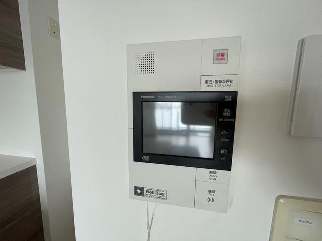 ����20