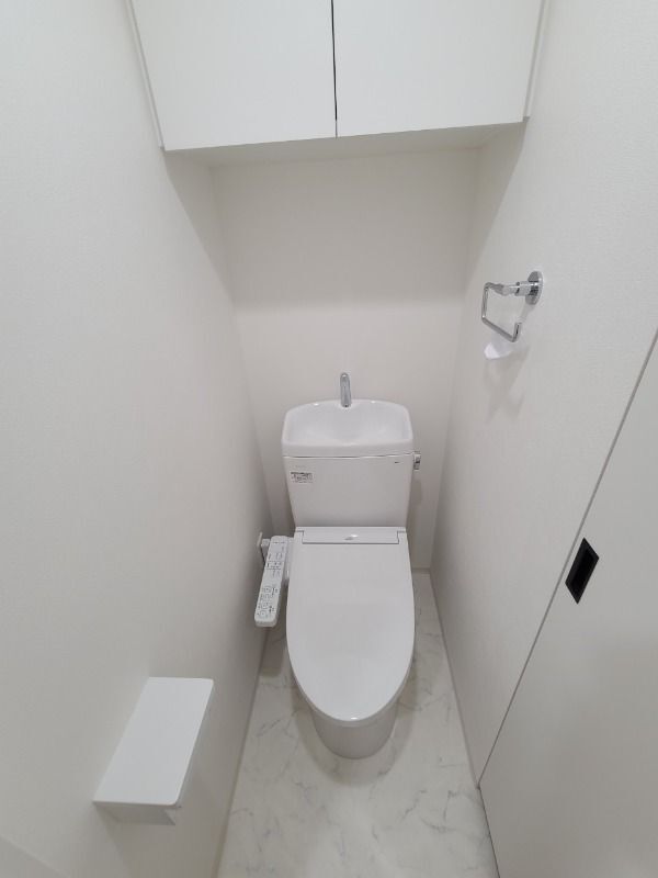 ����4