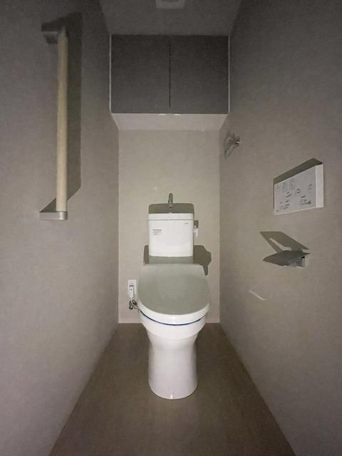 ����4
