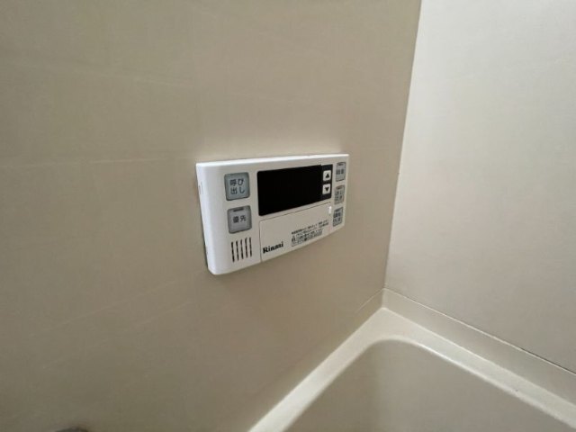 ����12