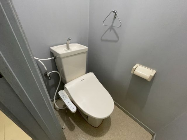 ����4