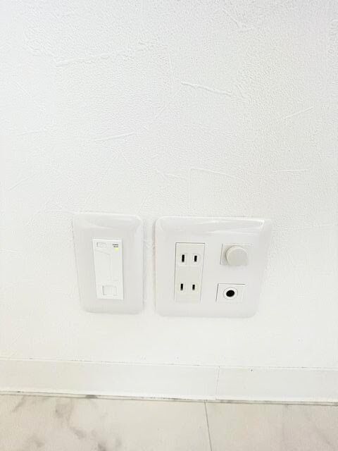 ����18