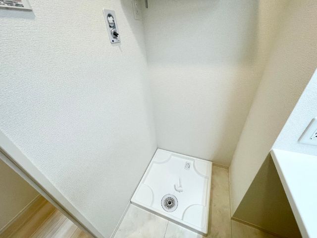 ����12