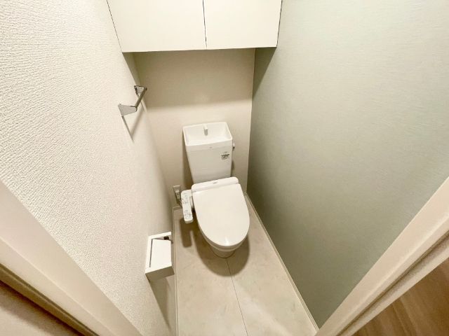 ����4