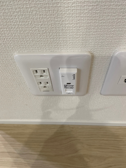 ����15