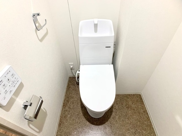 ����4