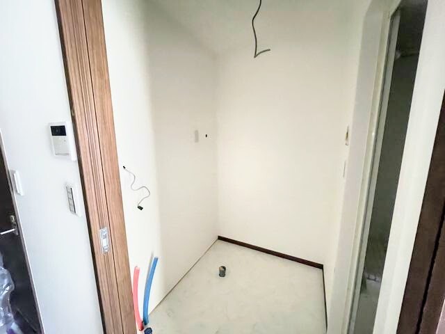 ����12