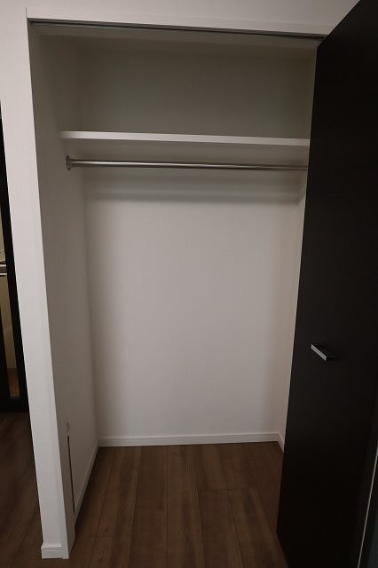 ����4