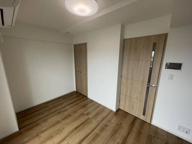 ����7