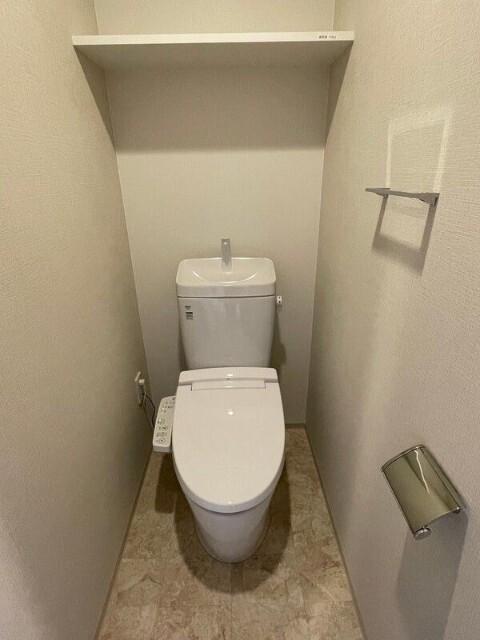����4