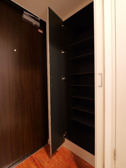 ����9
