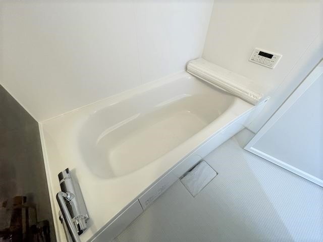 ����18
