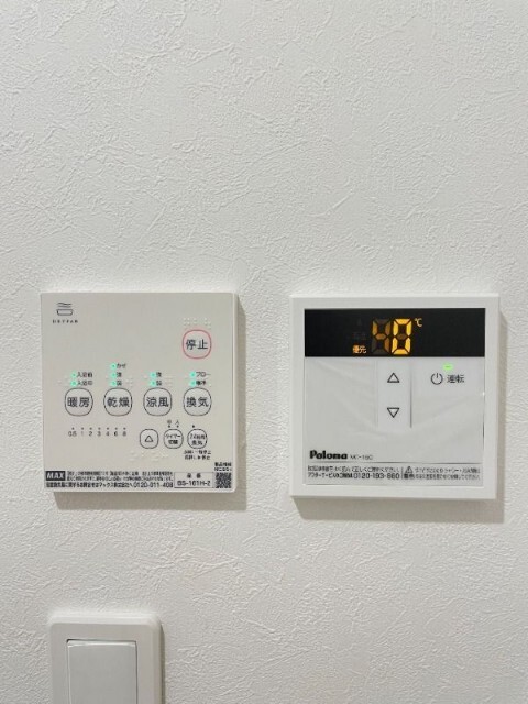����12