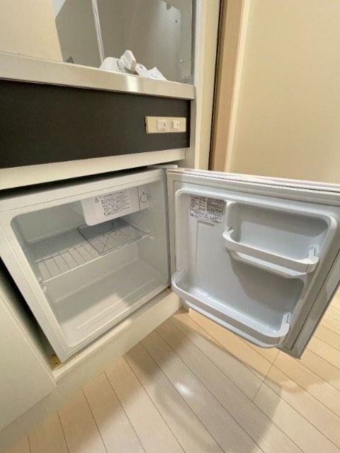 ����17