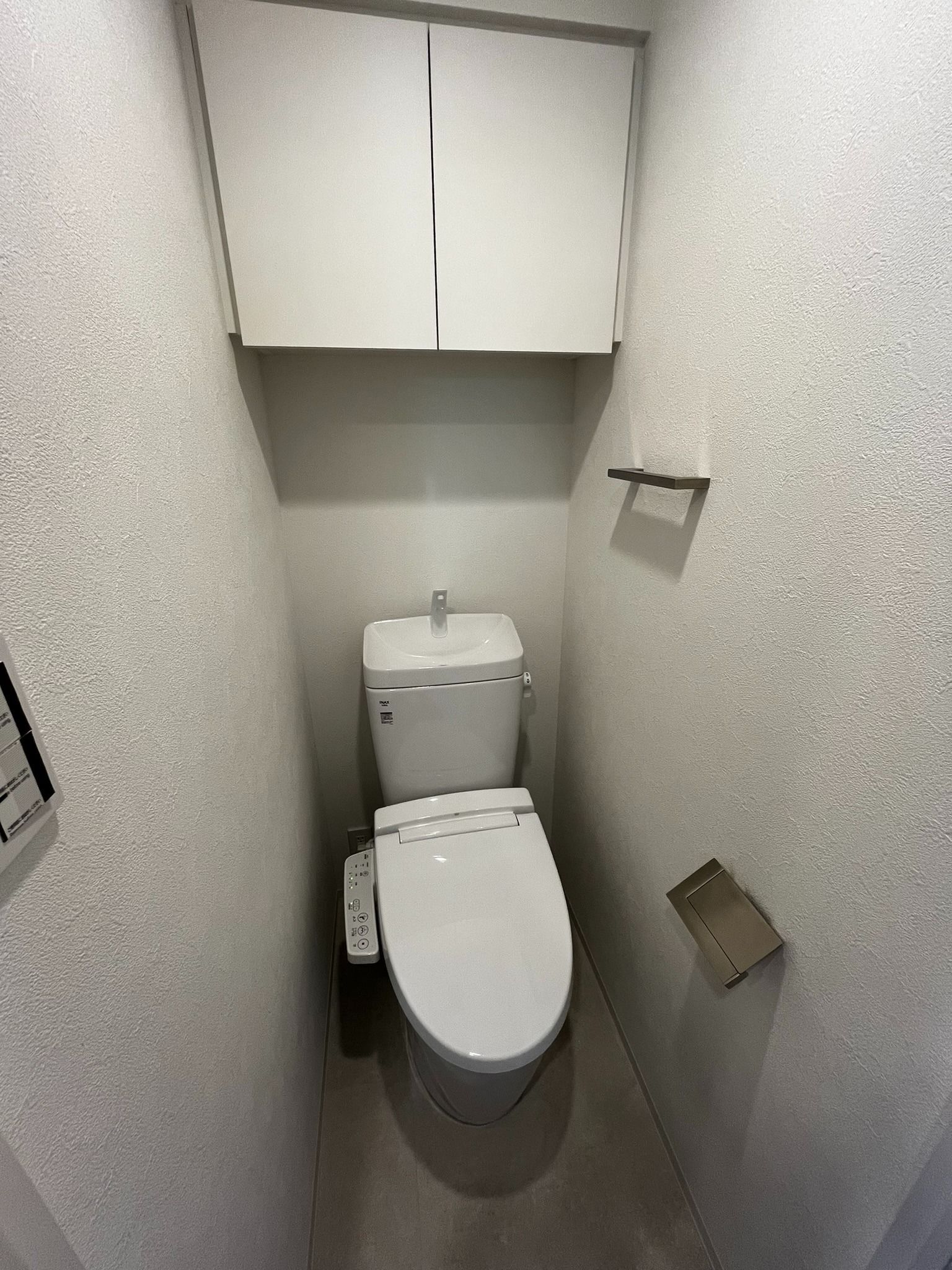 ����4