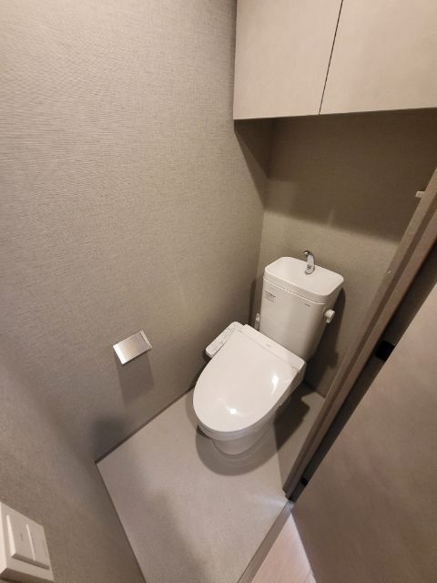 ����4
