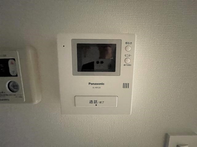 ����9
