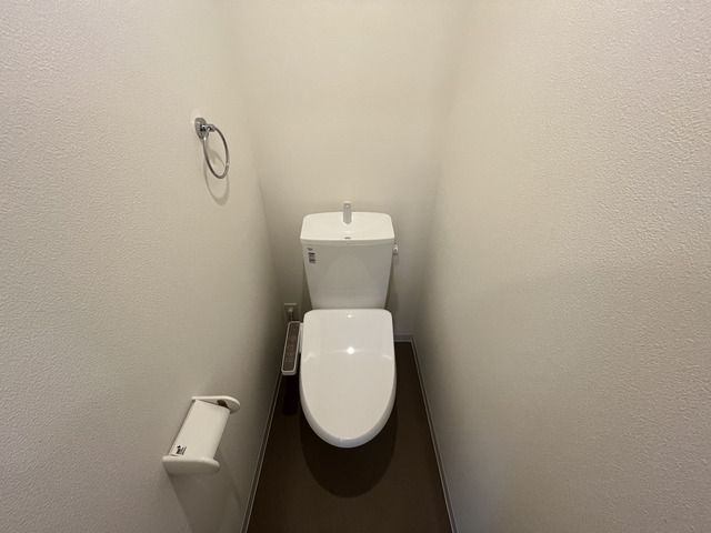 ����4