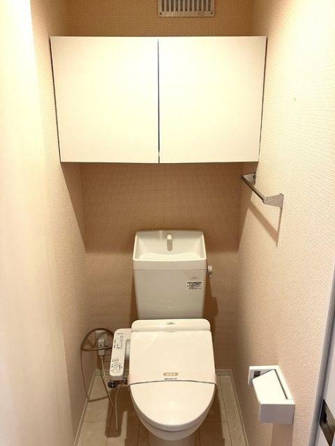 ����4