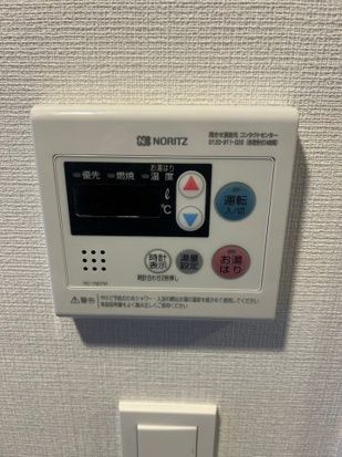 ����12