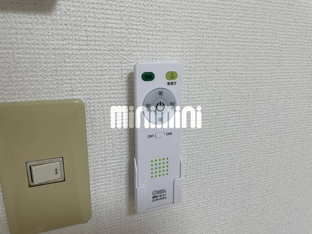 ����15