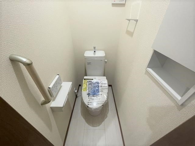 ����4