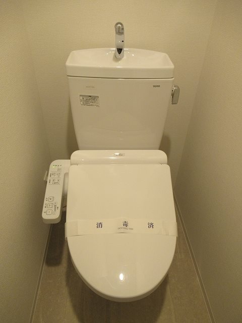����4