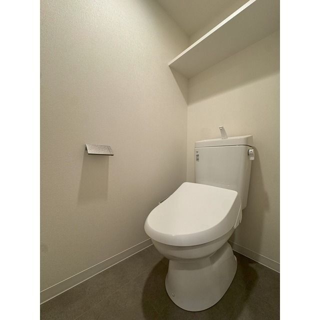 ����4