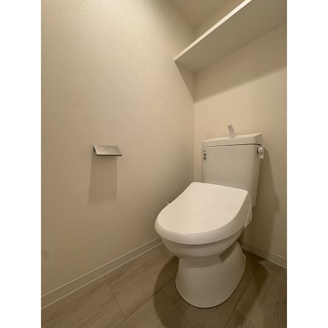 ����4