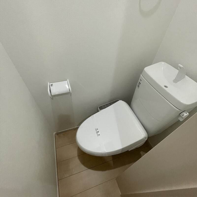 ����4