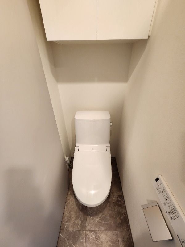 ����4